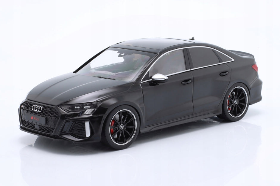 2022 Audi RS3 (8Y) Limousine Negro 1:18 IXO Models SPMW18003/MCG18450
