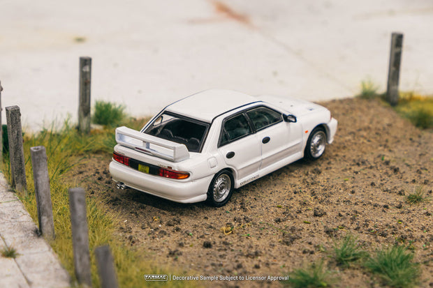 1995 Mitsubishi Lancer RS Evolution III Blanco 1:64 Tarmac T64G-050-RS