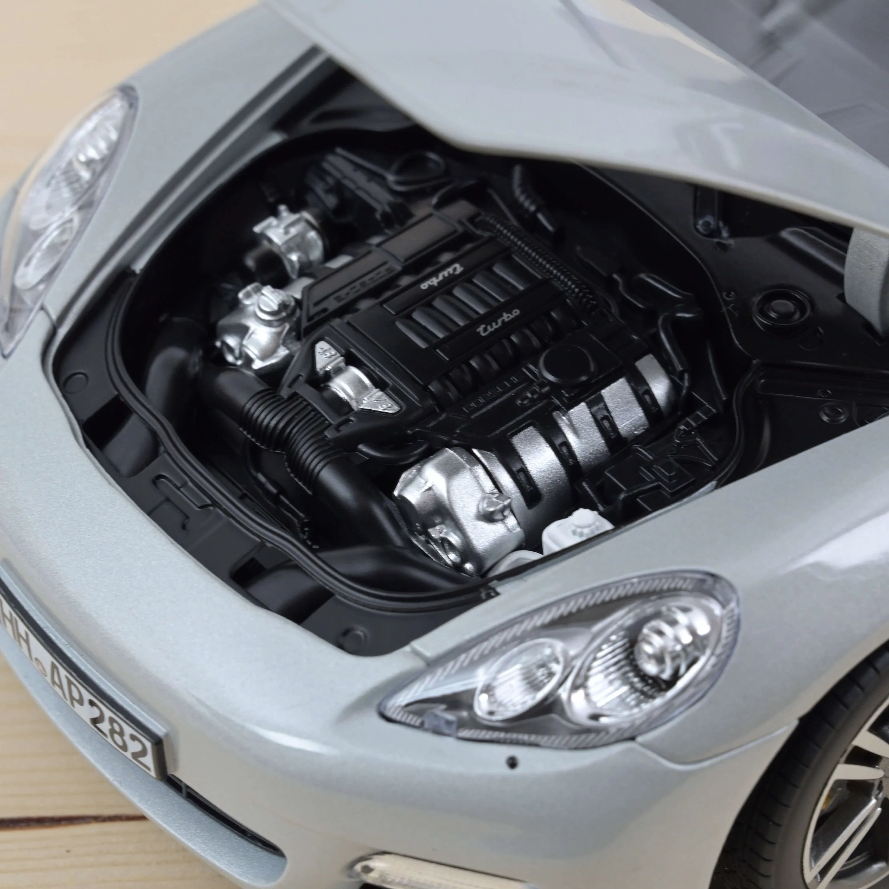 2009 Porsche Panamera Turbo Luxury Plateado 1:18 Norev HQ 187609