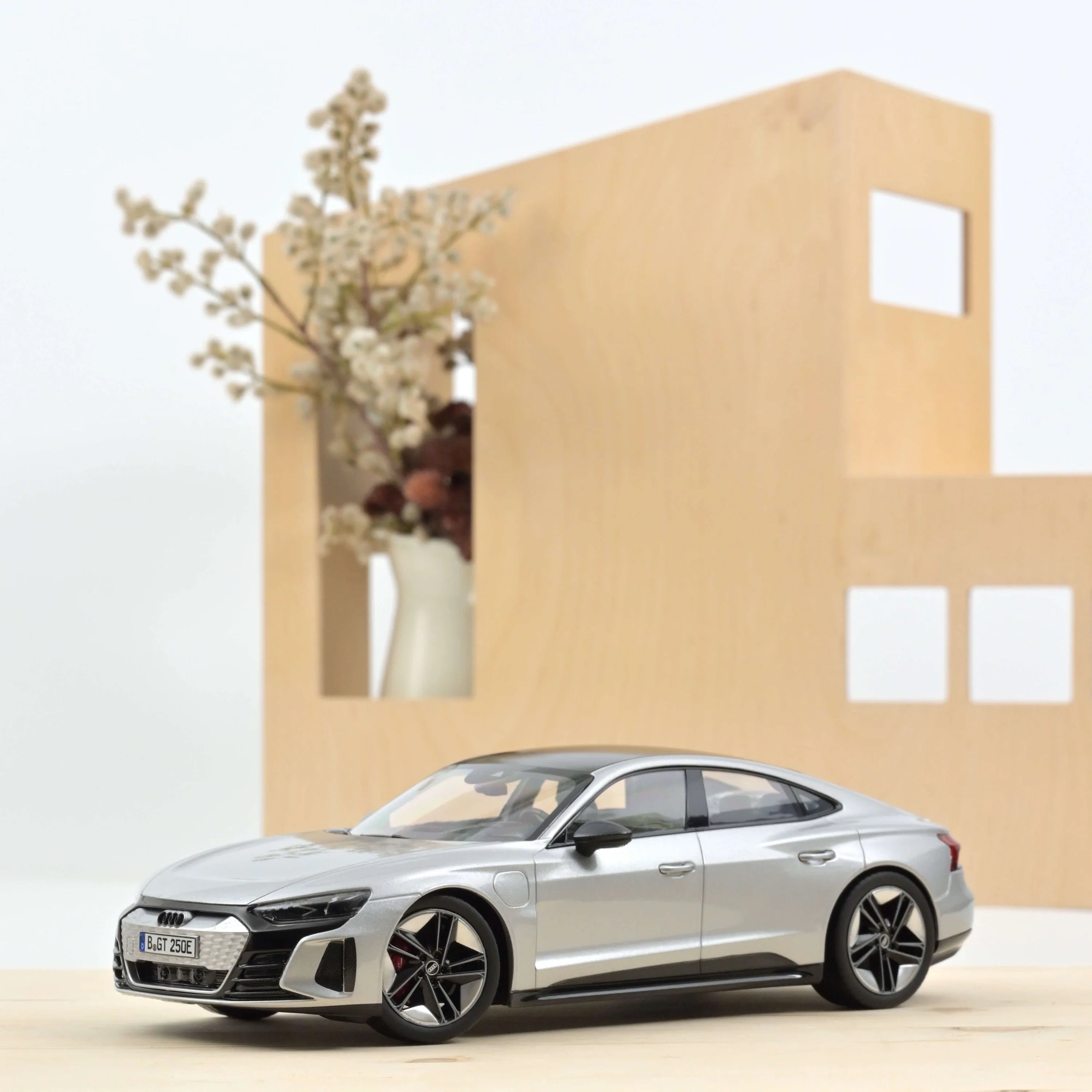 2021 Audi RS e-Tron GT Gris Metalizado 1:18 Norev 188381