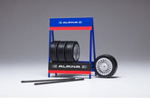 Expositor de Ruedas Alpina con dos Ejes y cuatro Ruedas 1:18 IXO Models SET003W
