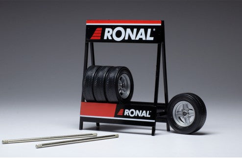 Expositor de Ruedas RONAL X con Dos Ejes y Cuatro Ruedas 1:18 IXO Models SET008W