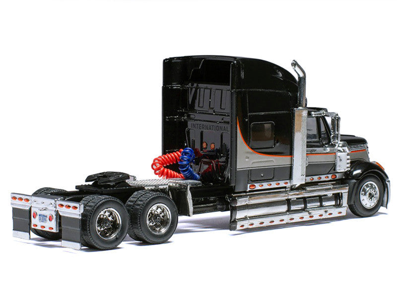 2010 Cabeza Tractora International Lonestar Negro Decorado 164 IXO Models 64TR009A