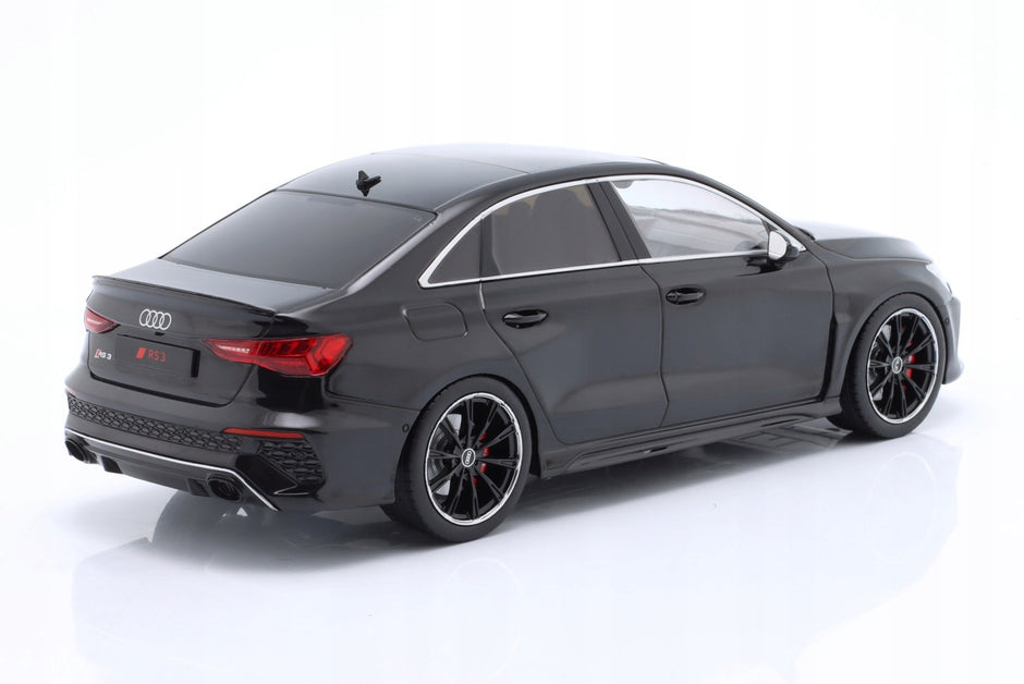 2022 Audi RS3 (8Y) Limousine Negro 1:18 IXO Models SPMW18003/MCG18450
