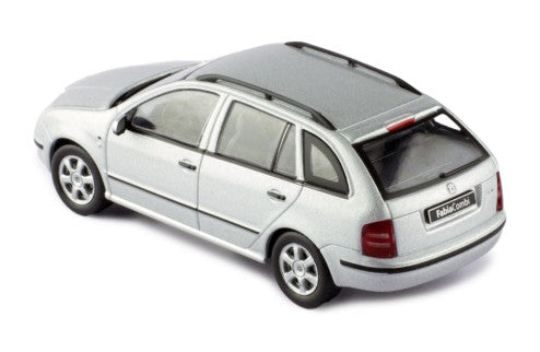 2000 Skoda Fabia I Combi Plateado 1:43 IXO Models CLC471N.22