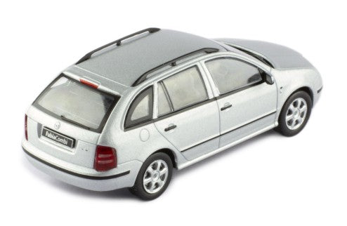 2000 Skoda Fabia I Combi Plateado 1:43 IXO Models CLC471N.22
