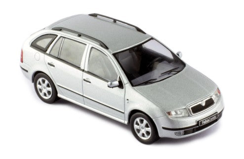 2000 Skoda Fabia I Combi Plateado 1:43 IXO Models CLC471N.22