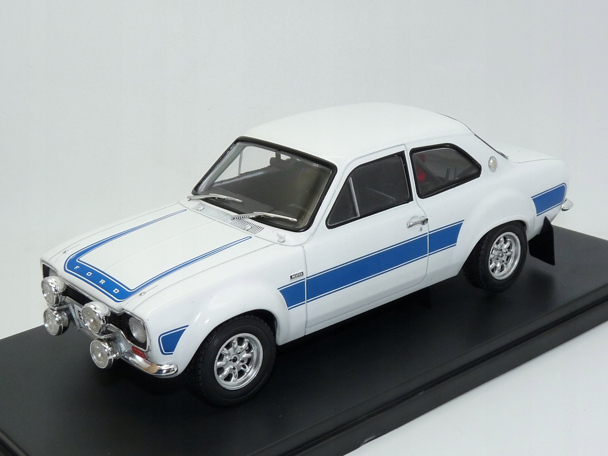 1973 Ford Escort MK I RS 2000 Blanco Decorado 1:24