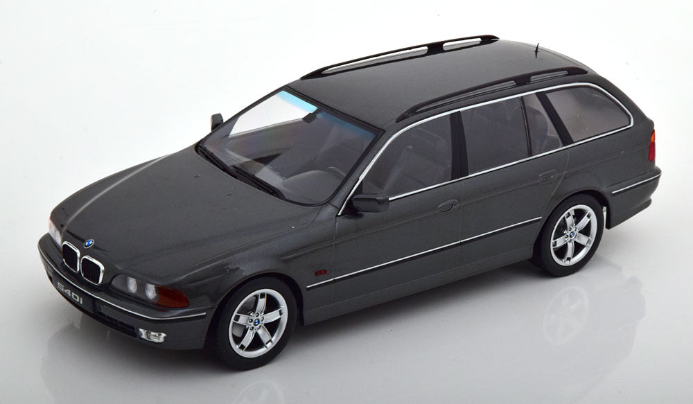 1997 BMW 540i (E39) Touring Gris Metalizado 1:18 KK-Scale KKDC181082