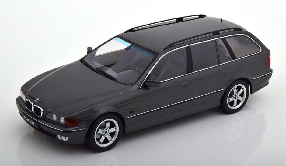 1997 BMW 540i (E39) Touring Gris Metalizado 1:18 KK-Scale KKDC181082