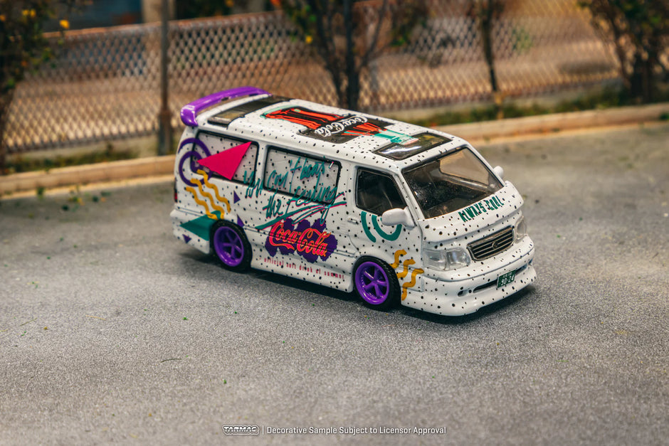1995 Toyota Hiace Wagon Custom Furgoneta de Reparto de Coca-Cola Multicolor 164 Tarmac T64-078-CC