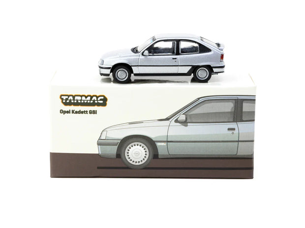 1986 Opel Kadett GSi plateado 1:64