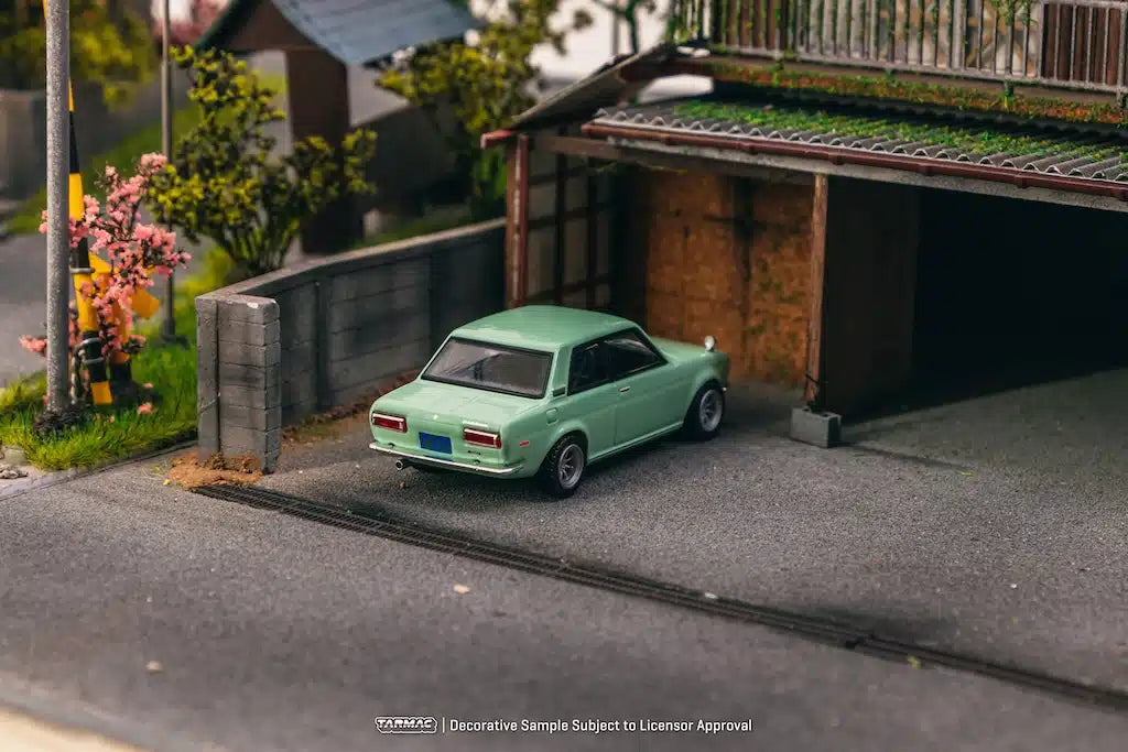 1968 DATSUN 510 VERDE CLARO 1:64 TARMAC T64R-052-GR