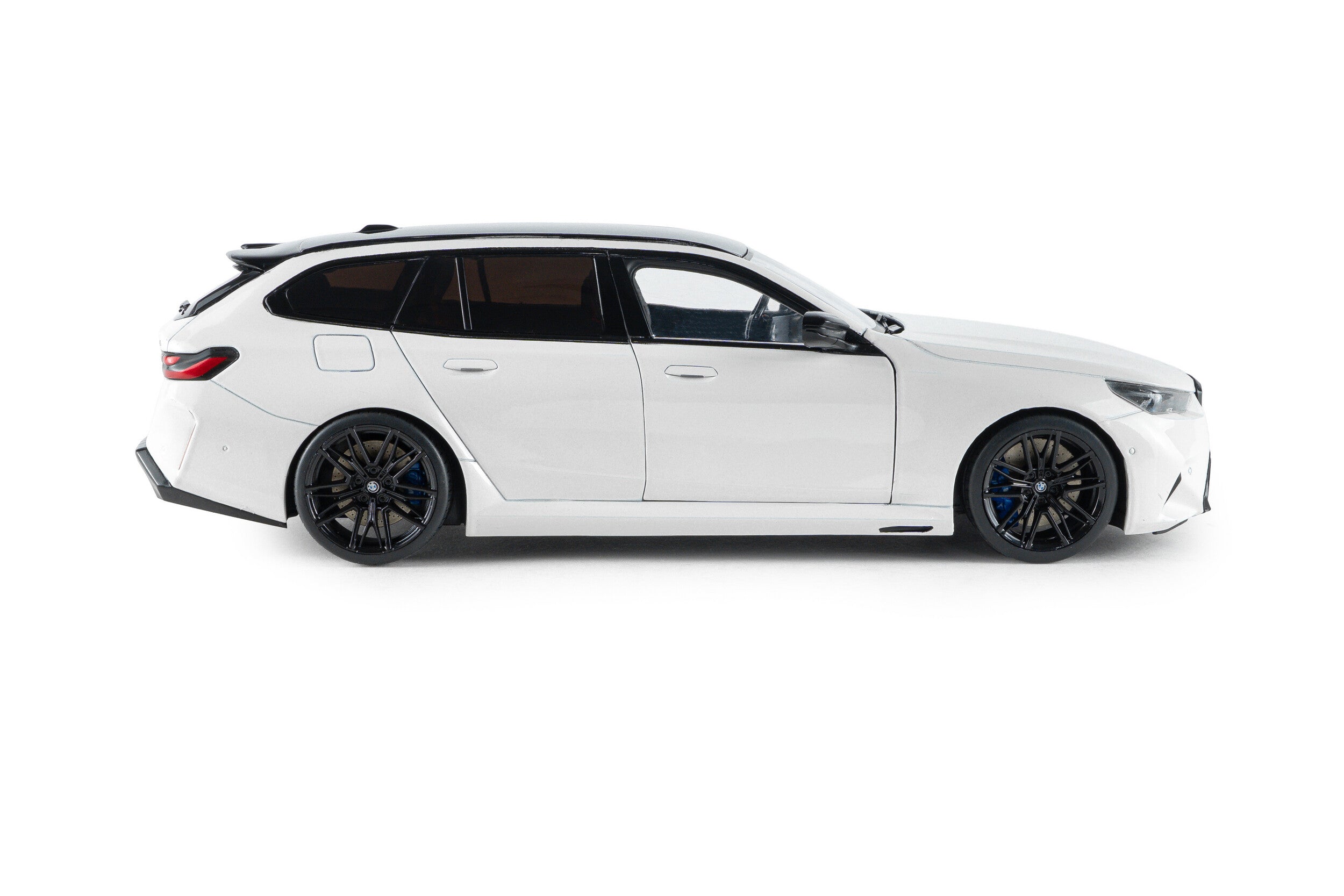 2024 BMW M5 Touring Blanco Alpino 1:18 Solido S1814802
