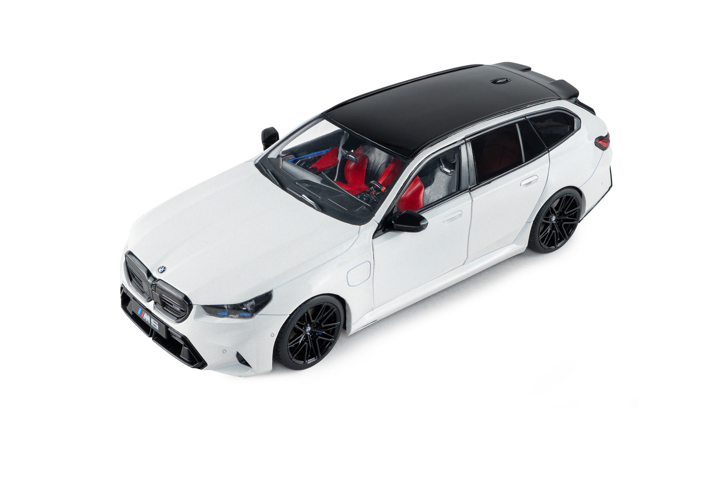 2024 BMW M5 Touring Blanco Alpino 1:18 Solido S1814802