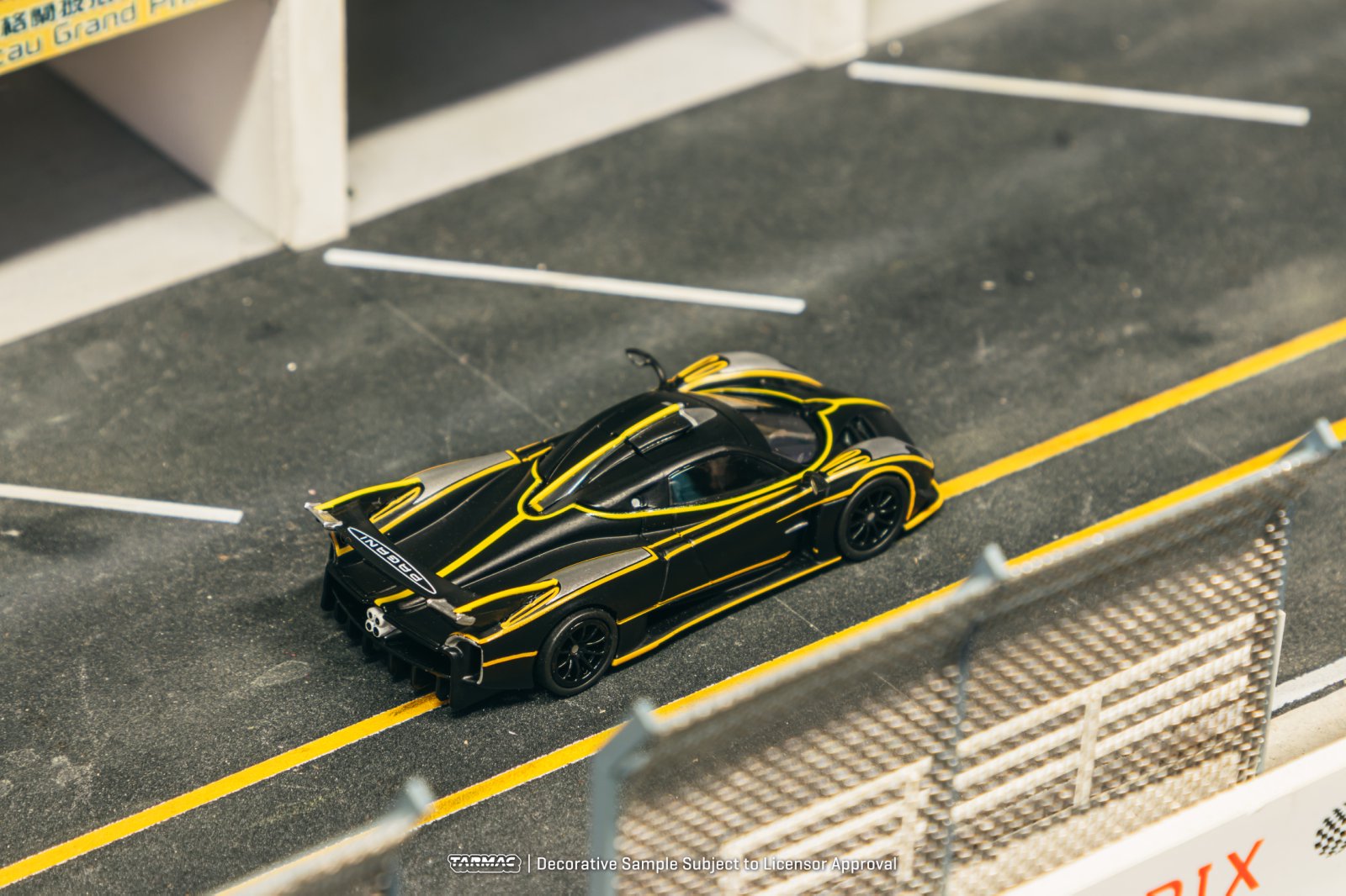 021 Pagani Huayra R Negro Mate/Plateado 164 Tarmac T64G-TL035-MBS