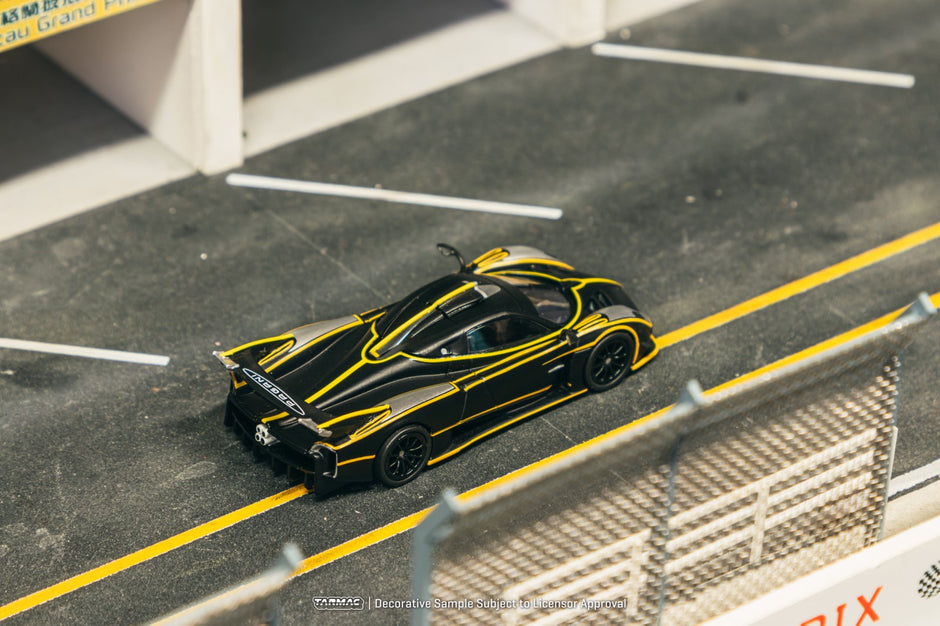 021 Pagani Huayra R Negro Mate/Plateado 164 Tarmac T64G-TL035-MBS