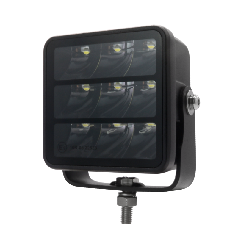 FARO DE LARGO ALCANCE- TRIPLE FILA- SOPORTE INFERIOR- 45W 10-32V 3,4
