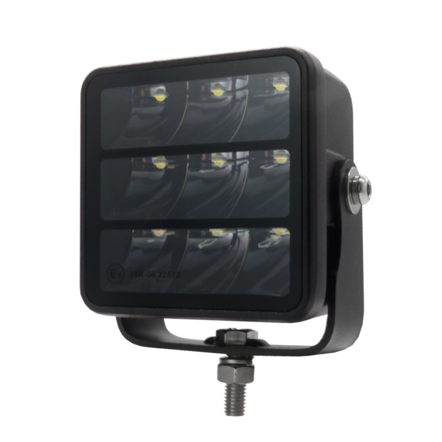 FARO DE LARGO ALCANCE- TRIPLE FILA- SOPORTE INFERIOR- 45W 10-32V 3,4", BLACK SERIES