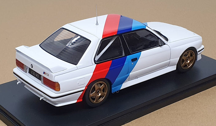 1989 BMW M3 E30 BLANCO DECORADO 1:24 WHITE BOX