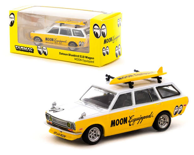 1971 Datsun Bluebird 510 Wagon "Moon Equipped" Amarillo/Blanco 1:64 Tarmac T64G-026-ME1