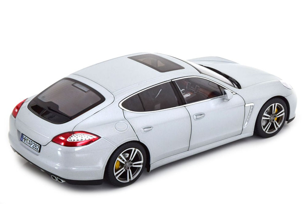2009 Porsche Panamera Turbo Luxury Plateado 1:18 Norev HQ 187609