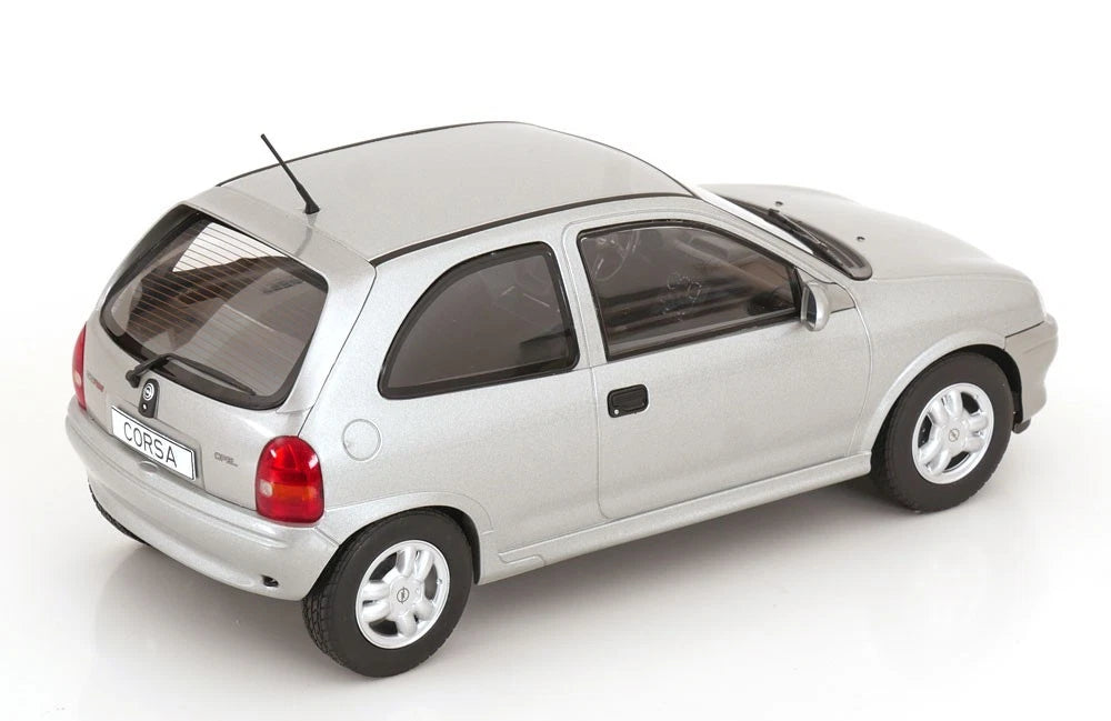 1993 Opel Corsa B GSI Plateado 1:18 MC Group 18515