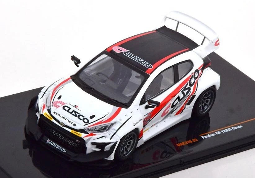 2022 Toyota GR Yaris Pandem Cusco Blanco/Rojo 1:43 IXO Models MOC329.22