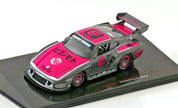 2023 Porsche 935 K3V Bisimoto Nº 42 Grafito/Rosa 1:43 IXO Models GTM172LQ