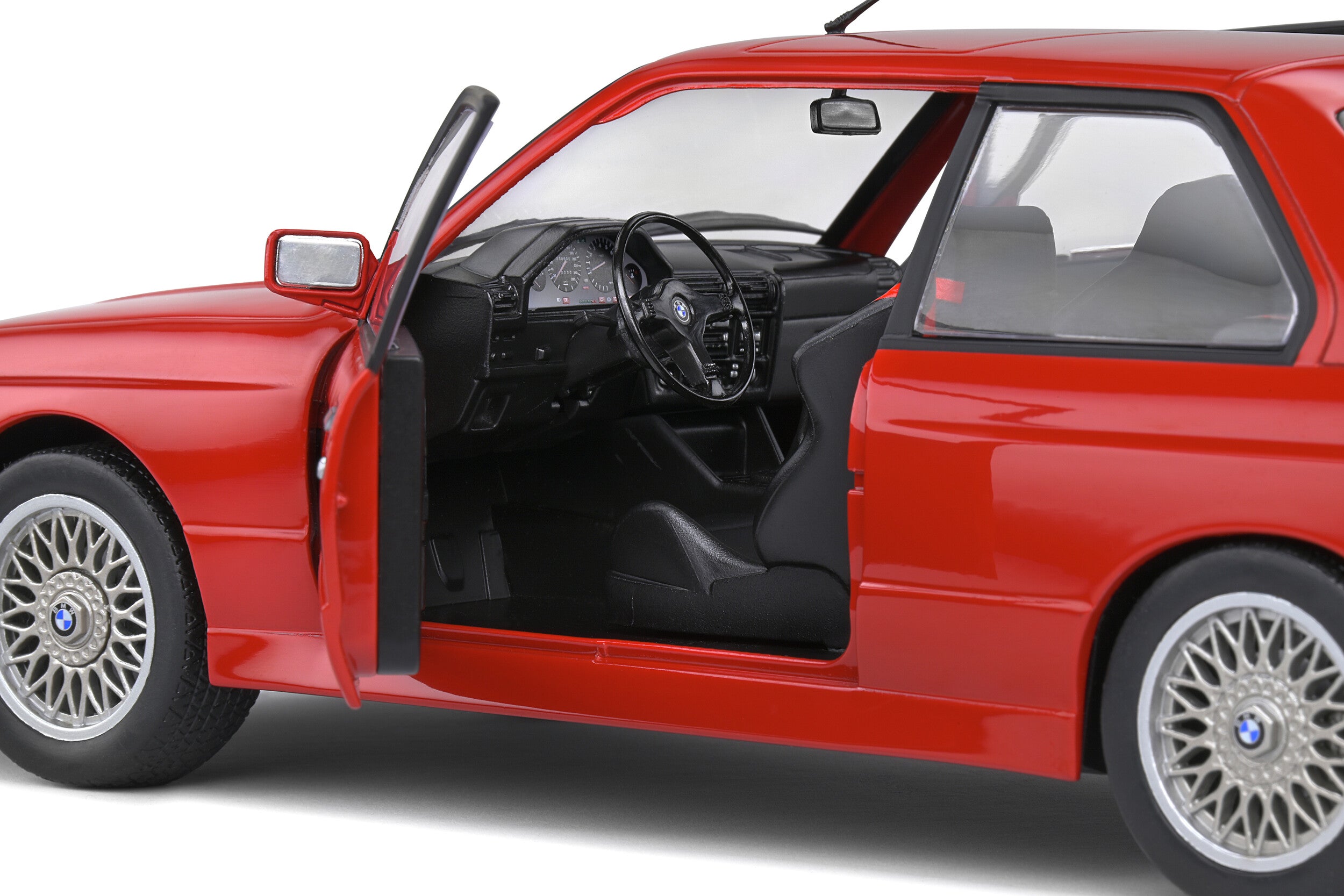 1986 BMW E30 M3 Rojo 1:18 Solido S1801502