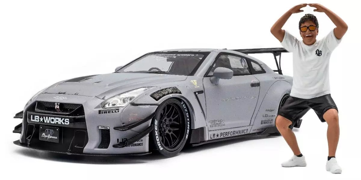 2024 Nissan GT-R (R35) Liberty Walk Body Kit Gris + Figura Kato San Edición Limitada 1:18 Solido S1805821