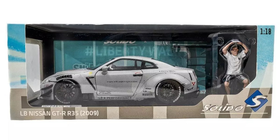 2024 Nissan GT-R (R35) Liberty Walk Body Kit Gris + Figura Kato San Edición Limitada 1:18 Solido S1805821