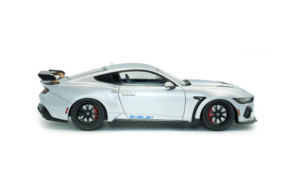 2025 Shelby Mustang Super Snake Gris Decorado 1:18 Solido S1813803