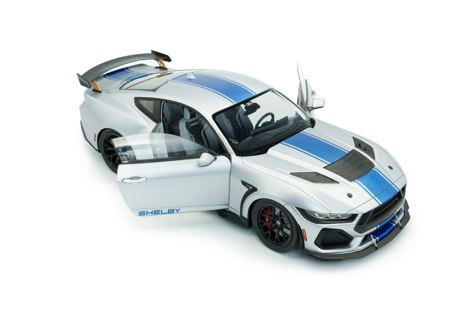 2025 Shelby Mustang Super Snake Gris Decorado 1:18 Solido S1813803