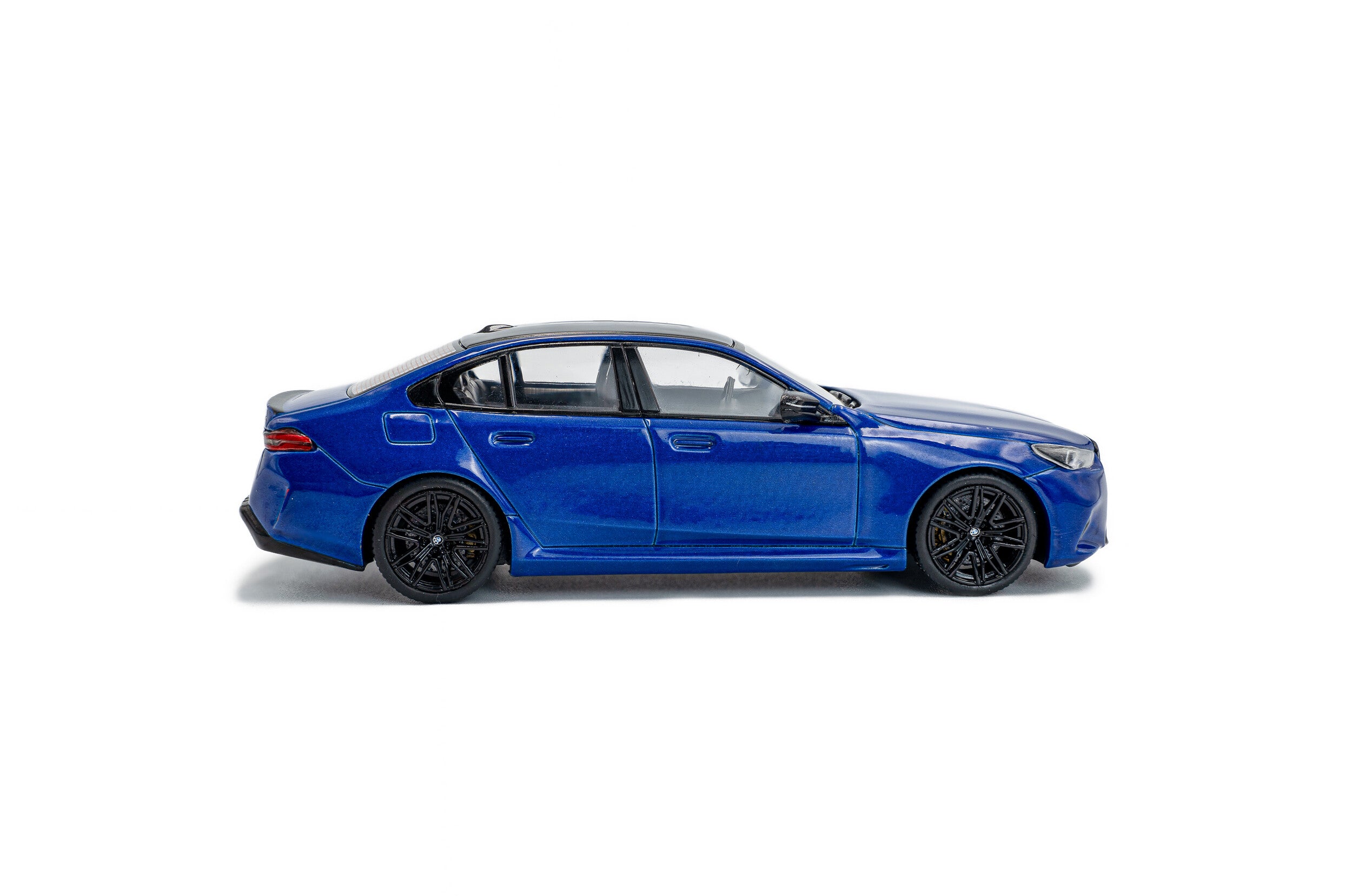 2024 BMW G90 M5 Sedan Azul Marina Bay 1:43 Solido S4317551